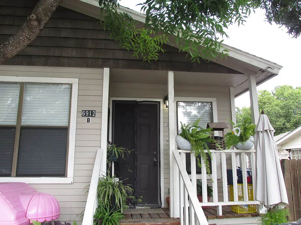 6912 Bethune Ave