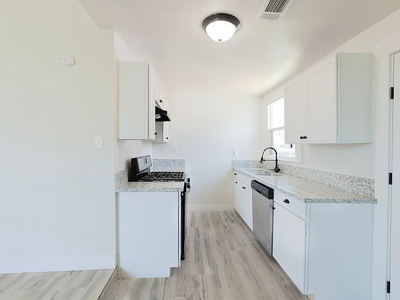 5th image of 410 E 9th Street