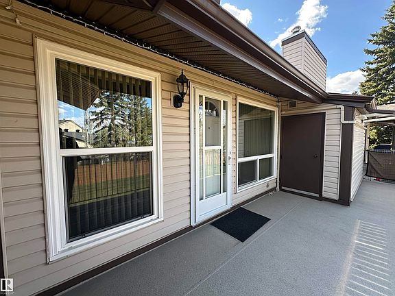 3rd image of 2071 Saddleback Rd NW