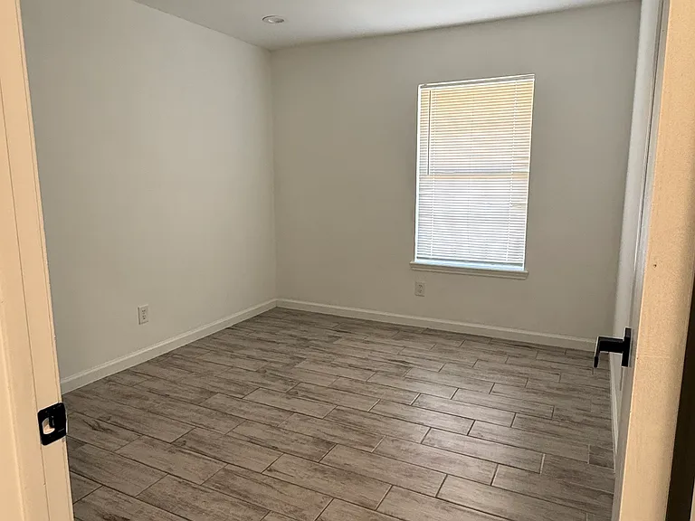 1485 Guadalajara Ave — Photo 9