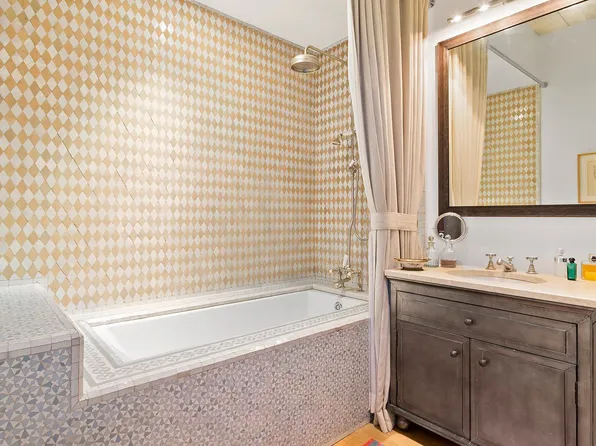 10 East 22nd Street image 22 of 24