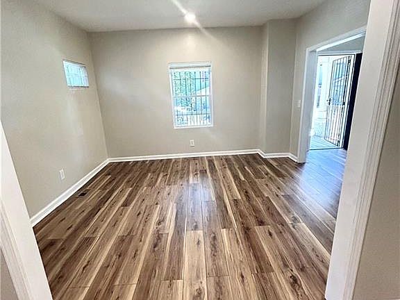 5th image of 5246 Lyon Ave