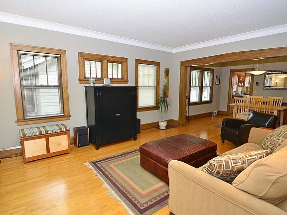 Spacious living room
