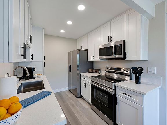 Beautiful upgraded kitchen