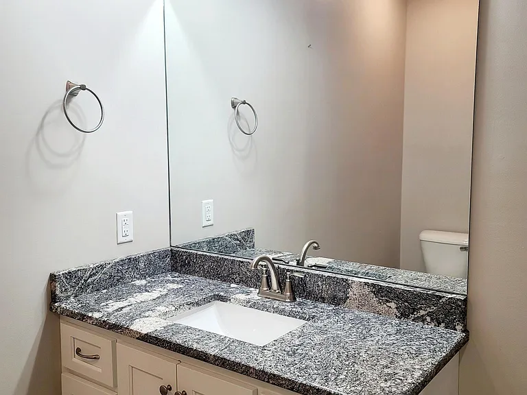 620 Montrose Dr — Photo 20