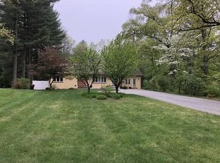 79 Perry Ln, Agawam, MA 01001
