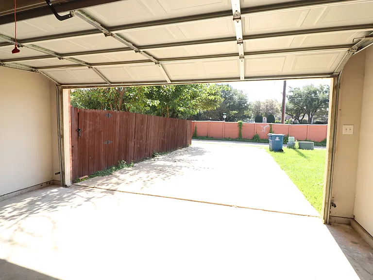 4606 Clay Dr — Photo 44