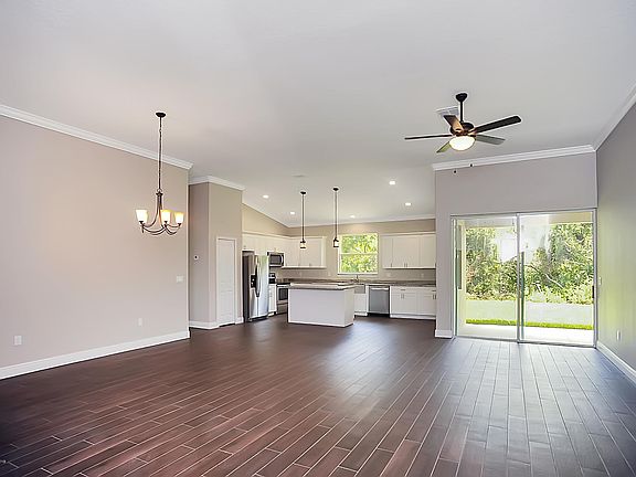 5th image of 831 Andrew St SE