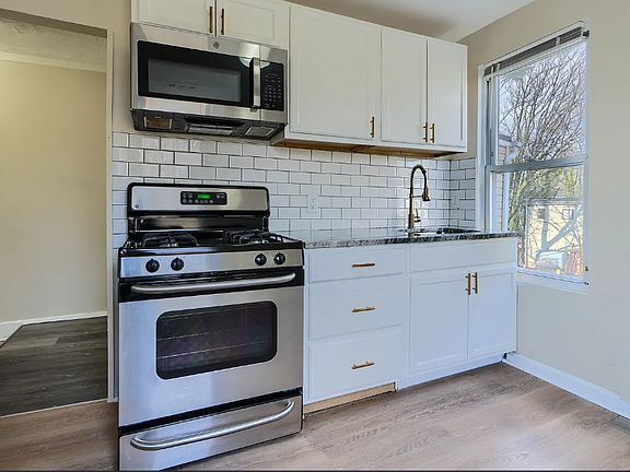 3rd image of 3016 Hamilton Ave APT 2