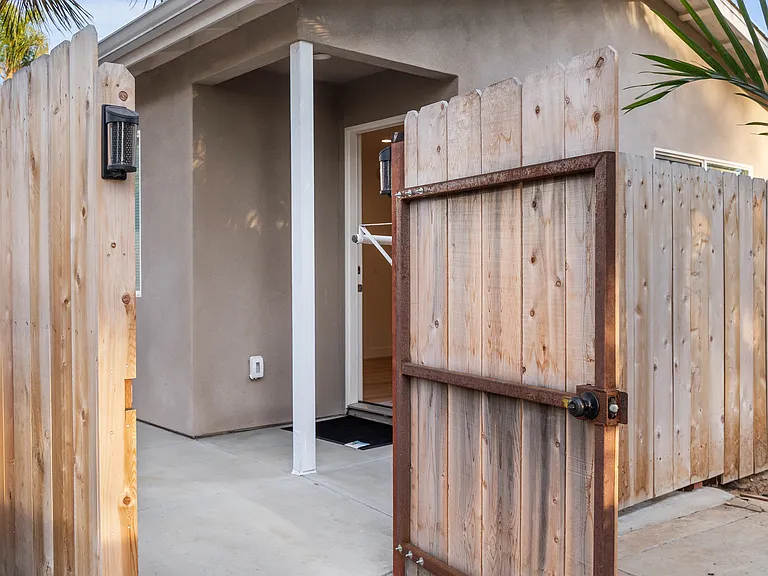 1501 California St — Photo 2