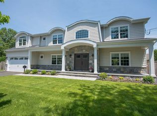 24 Orchard St, Syosset, NY 11791