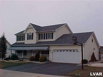 1st image of 10 Phyllese Dr