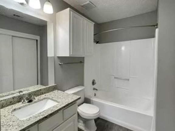 2nd image of 601 Wembley Cir
