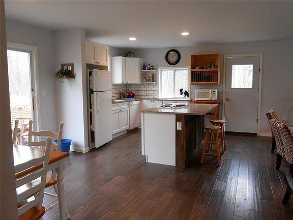 3rd image of 1414 Navajo Dr
