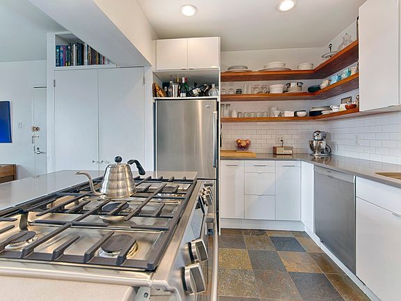 3rd image of 1 Tiffany Pl APT 4E