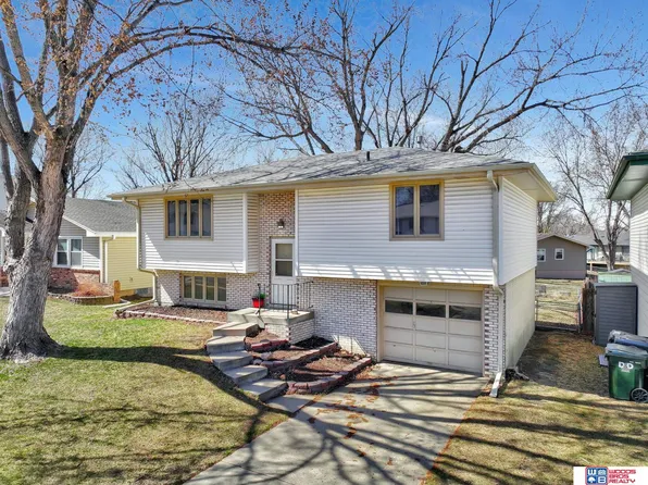 3701 Chapel Hills Ln, Lincoln, NE 68507