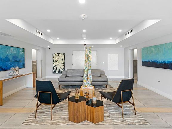 4th image of 111 SE 1st Avenue #302