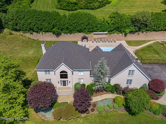 2nd image of 550 Lantern Hill Rd