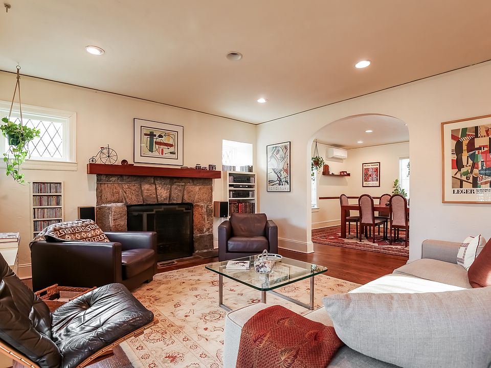 1st image of 17 Blackthorn Ln