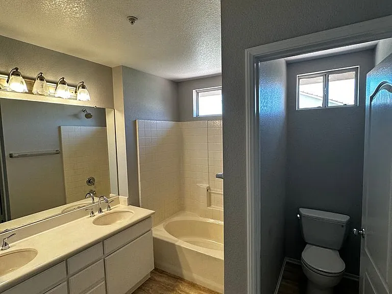 1455 Holcomb — Photo 16