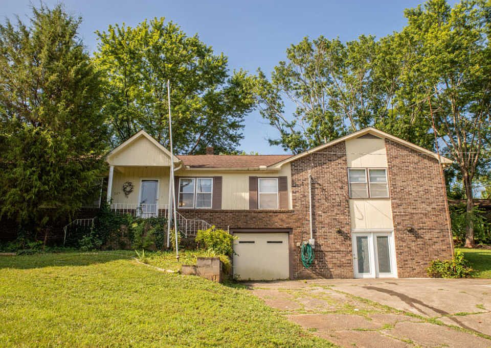 1st image of 525 Cherokee Heights Dr