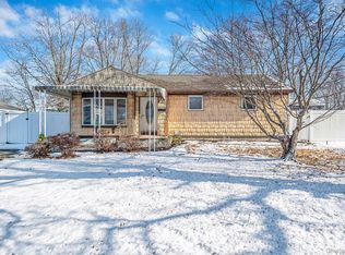 2711 Connecticut Avenue, Medford, NY 11763