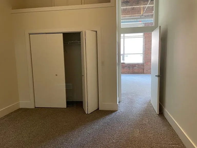 311 SW Water St — Photo 24