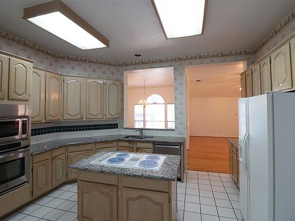 4th image of 1728 Bennington Dr