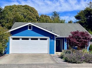 210 Hocker Ln, Fort Bragg, CA 95437
