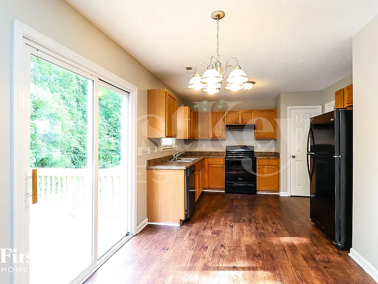 906 Grassy Patch Ln — Photo 7