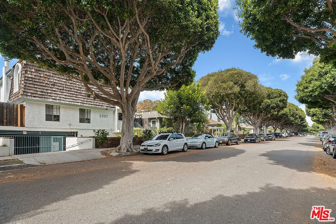 3 bed, 2.5 bath, 1335 sqft, $6,200 — Photo 3