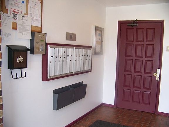 2nd image of 2431 Ogden Ave APT 4