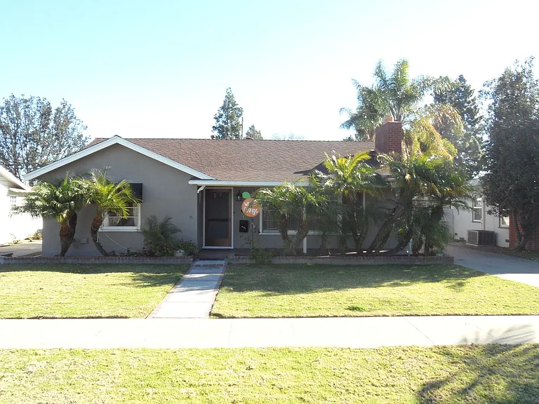 445 N Pine St — Photo 1