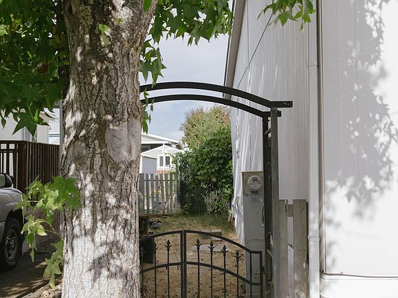 4th image of 1502 Agape Way