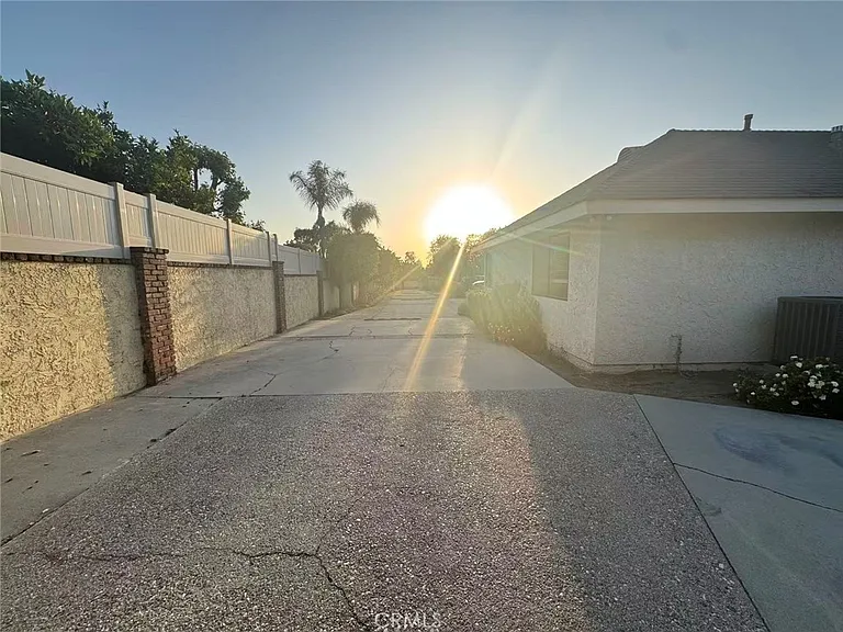 3233 E Cameron Ave — Photo 2