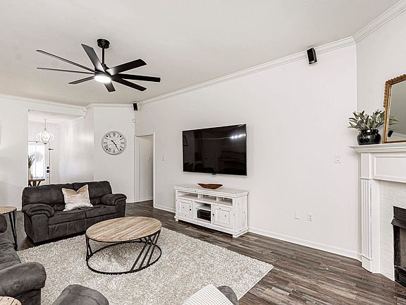 3rd image of 43059 Cypress Bend Dr