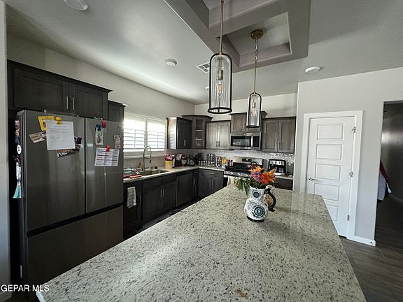 3rd image of 927 Brass Hill Ave