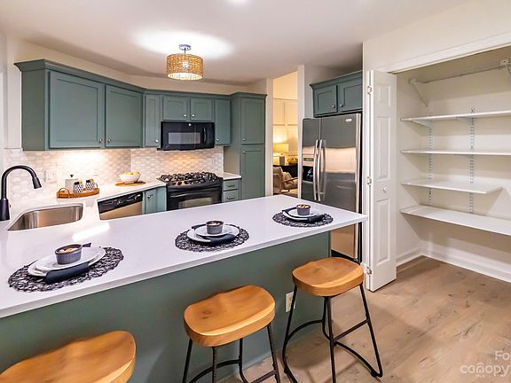 5th image of 6411 Scarlet Oak Ln