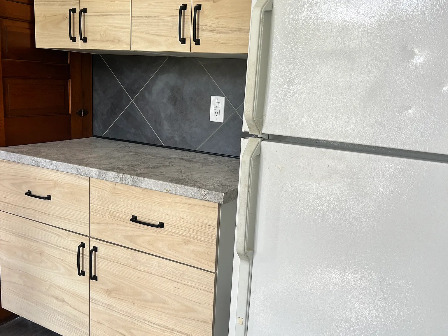2 bed, 1000 sqft, $975 — Photo 2
