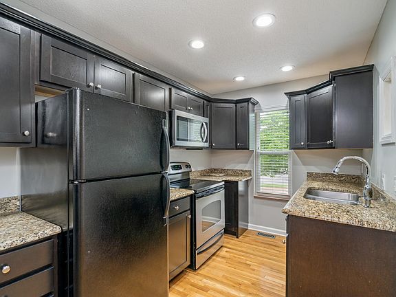 2nd image of 619 Idlewood Ln APT B