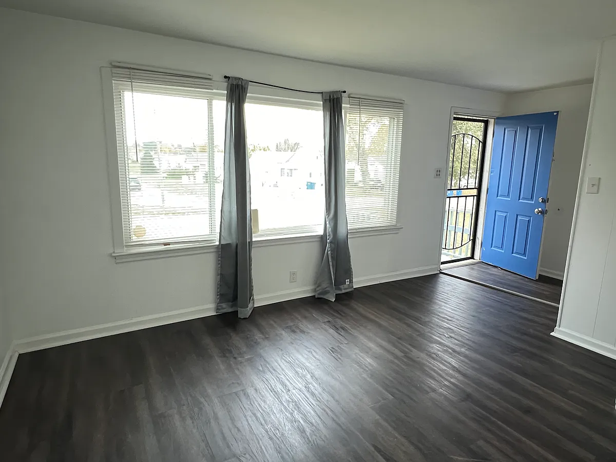 Building Photo - 6000 Eaton Dr