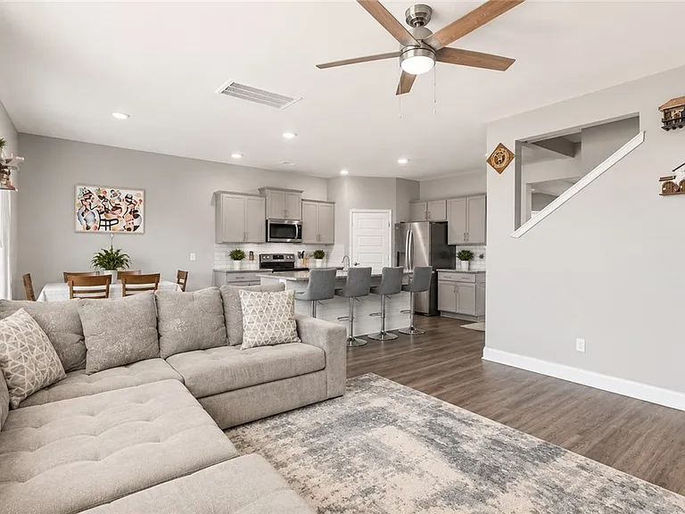 484 Foxtail Dr — Photo 5