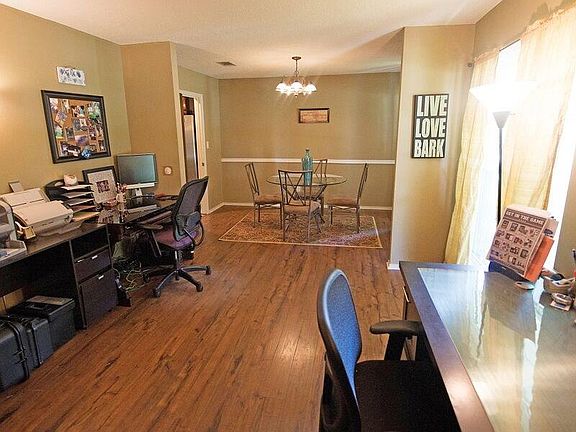 4th image of 4570 Balmoral Dr