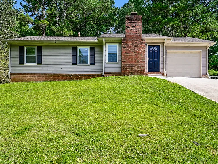 417 Willow Ct SE — Photo 1