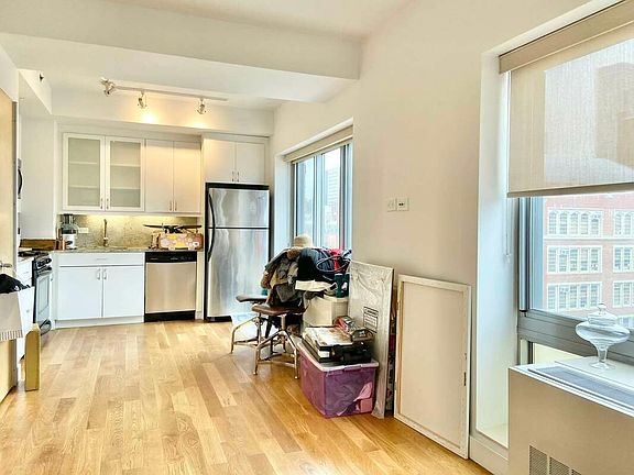 5th image of 1677 Lexington Ave APT 8E
