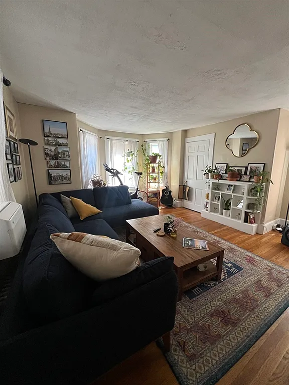 3 bed, 2.0 bath, 1500 sqft, $3,100 — Photo 2