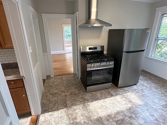 3rd image of 30 New Hampshire Ave #3