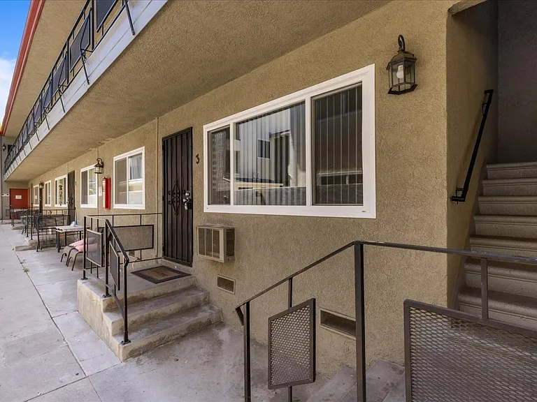 135 S Belmont St — Photo 31
