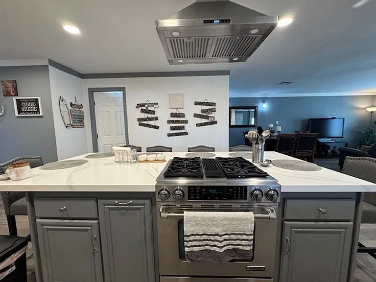 1682 Colina Dr — Photo 17