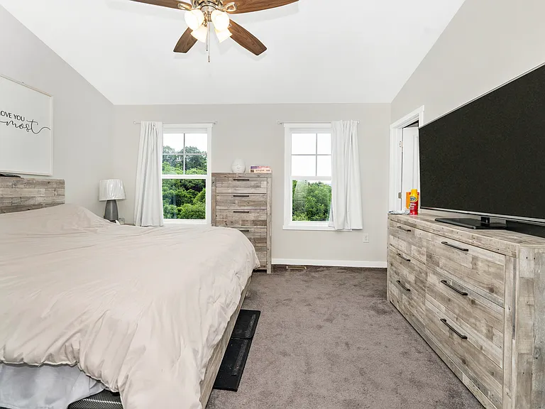 31 Moses Dr — Photo 6